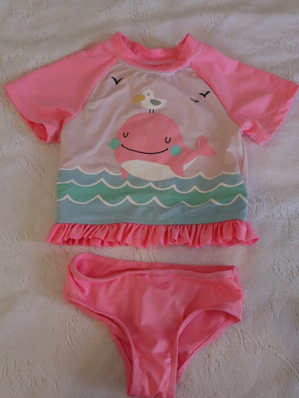 Pink Whale Swim top rash guard with matching bottoms. Glittery accents 3T